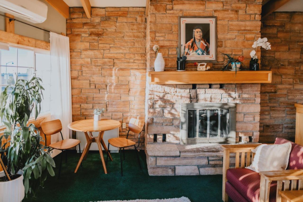 Sapphire Motel Midtown Боузман Екстериор снимка